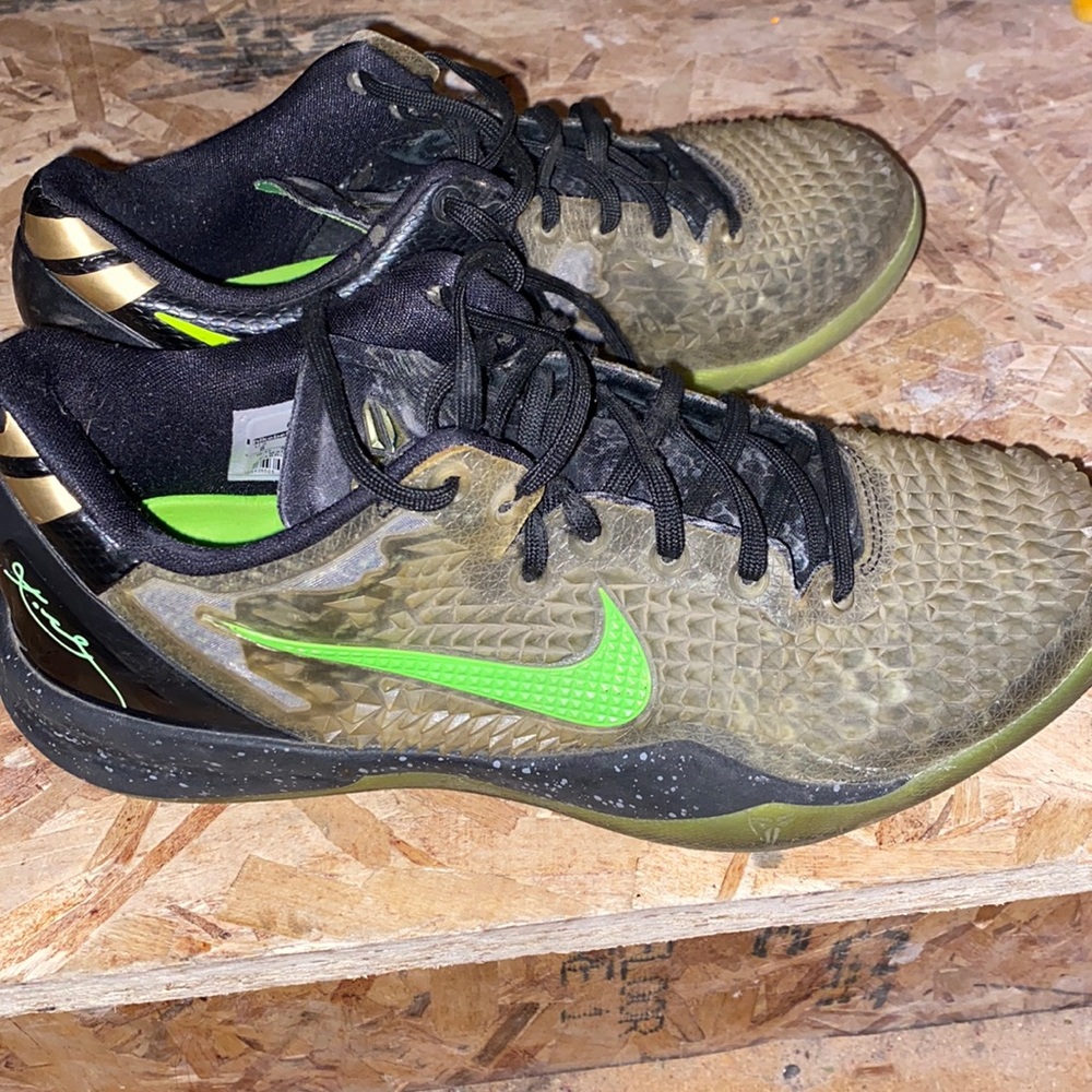Kobe Bryant KB24 men’s Nike shoe size 8